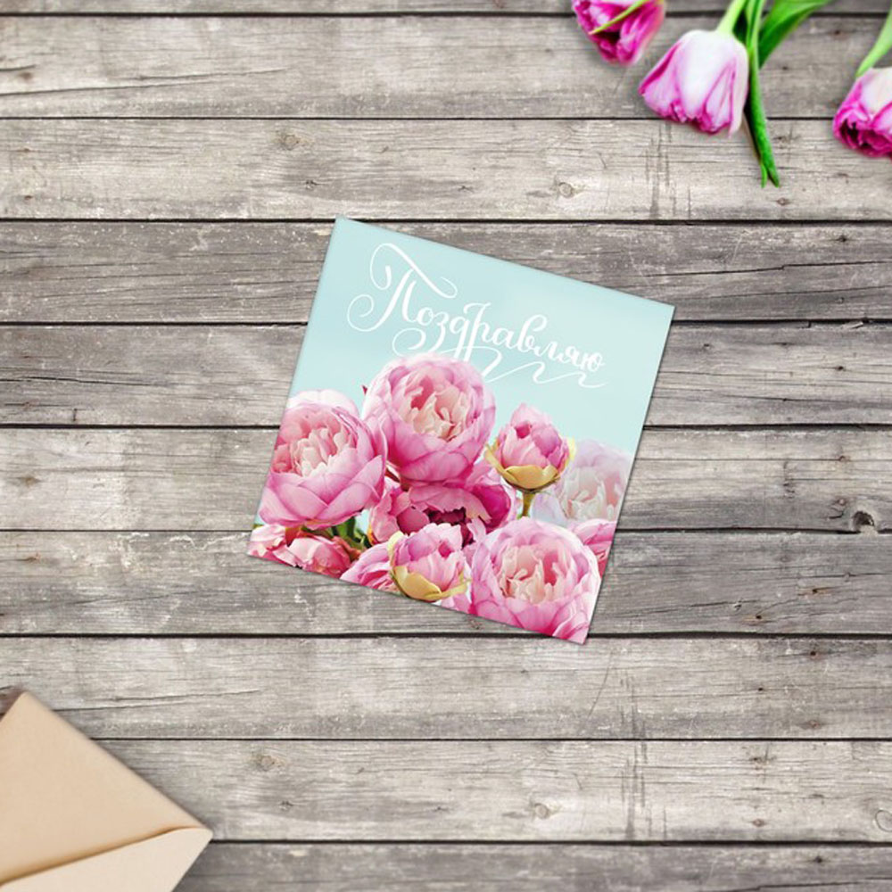 тематический набор подарков к букету — шоколад, свеча и открытка в праздничной упаковке для торжественного поздравления