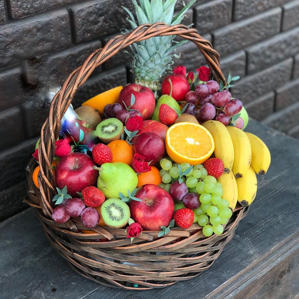 корпоративный сет с орхидеей и брендированной упаковкой для предприятия регионального города