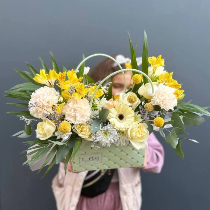 Сумочка с розами "Эпиа" в Волжские