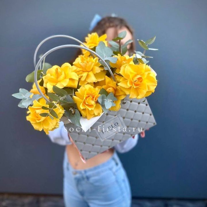 Сумочка с розами "Эдель" в Волжские