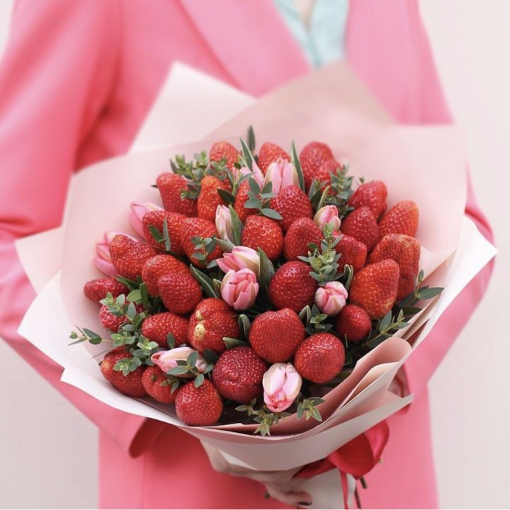 Тюльпаны и клубника в Волжские