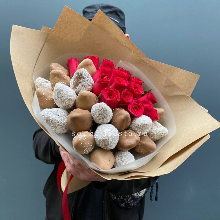 Розы и клубника в шоколаде Мерси в Волжские