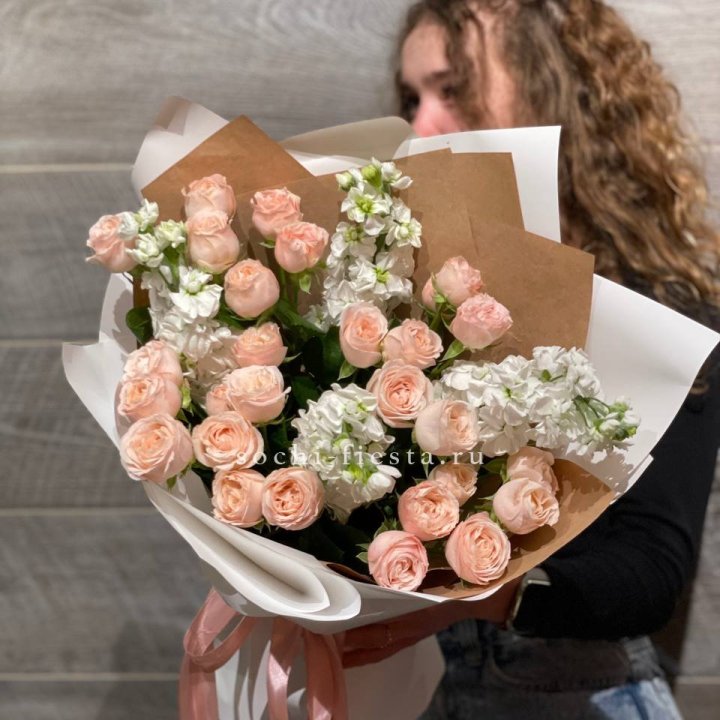 Букет бомбасти и маттиола в Волжские