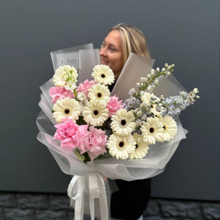 Букет роз и гербер в Волжские