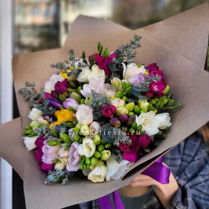 Букет фрезий "Радуга" в Волжские