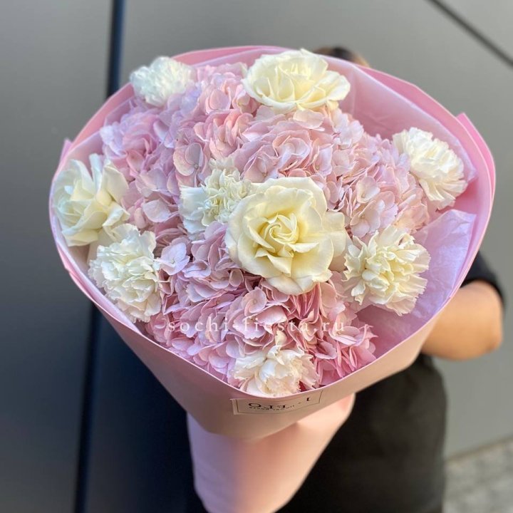  Букет гортензий и роз  в Волжские