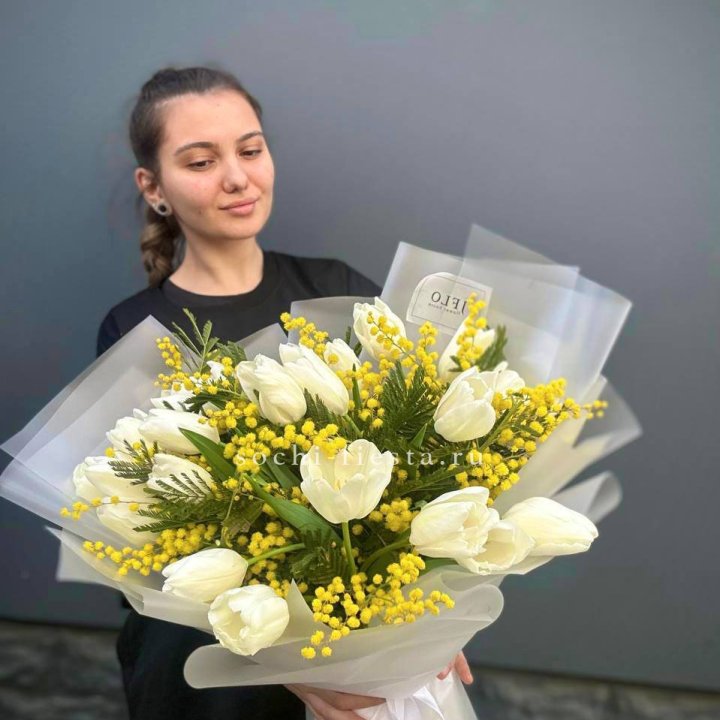 Букет тюльпанов и мимозы в Волжские