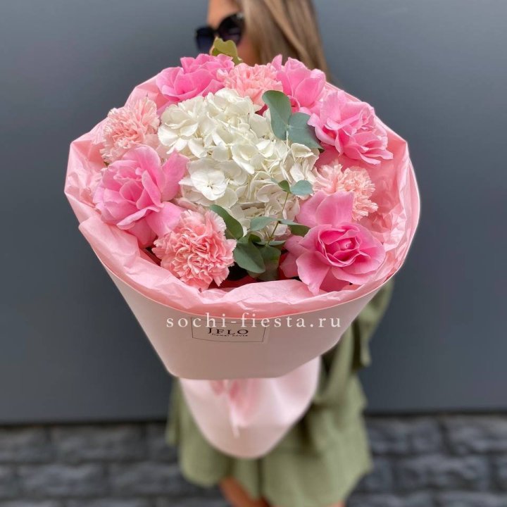  Букет роз и гортензии "Навола" в Волжские