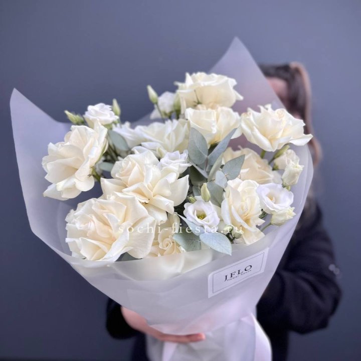 Букет французских роз и эустомы  в Волжские