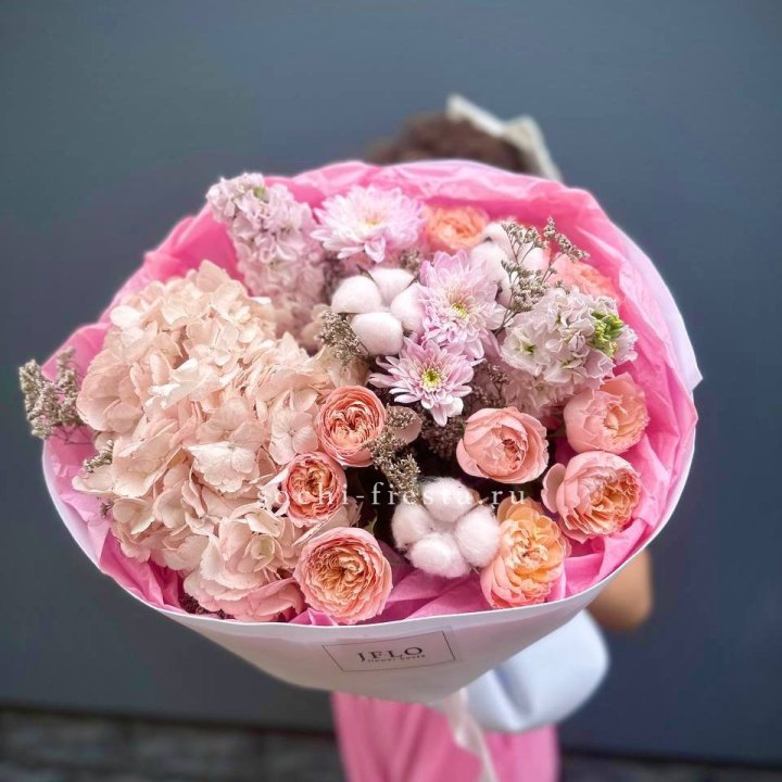 Букет гортензии и кустовых роз "Абрассо" в Волжские