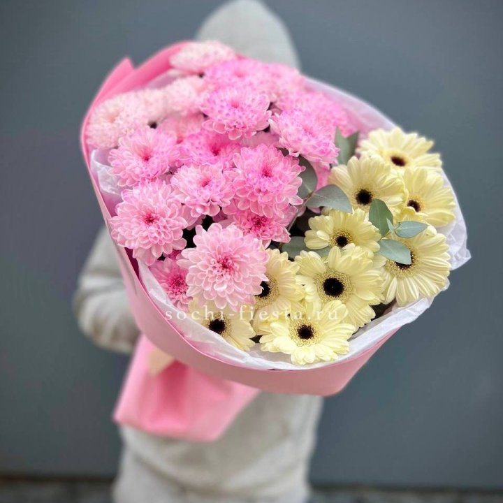 Дуо хризантем и гербер в Волжские