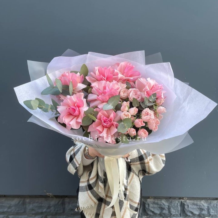 Букет французских и пионовидных роз  в Волжские