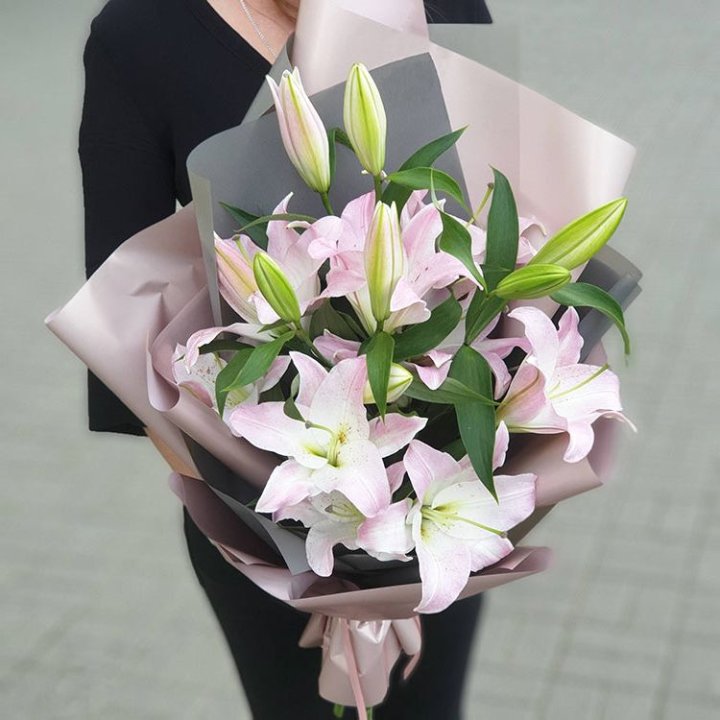 Букет розовых лилий в Волжские