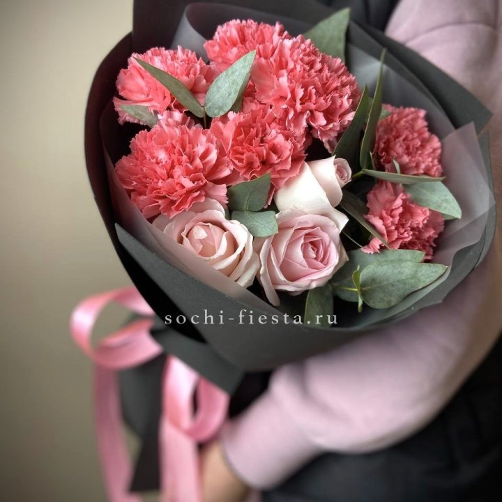 Букет из роз и диантусов "Пенелопа" в Волжские