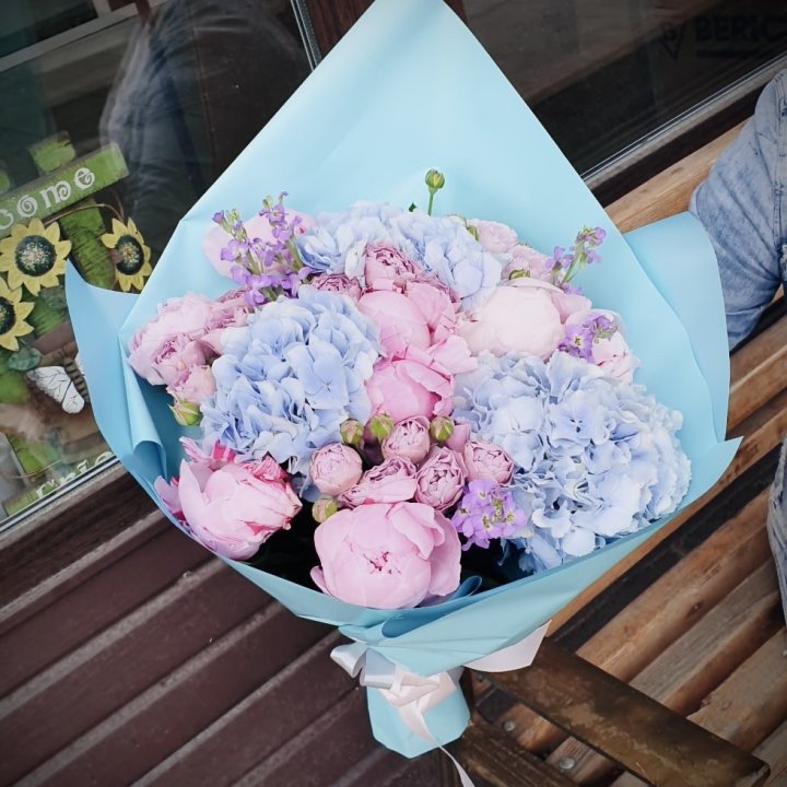 Букет с гортензиями "Блубери" в Волжские