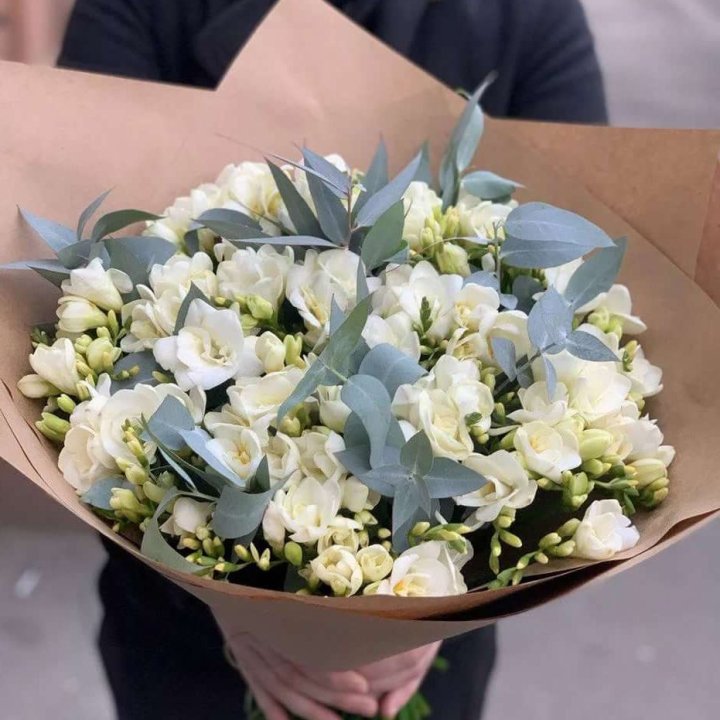 51 фрезия с эвкалиптом в Волжские