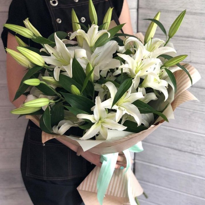 Букет белых лилий в Волжские