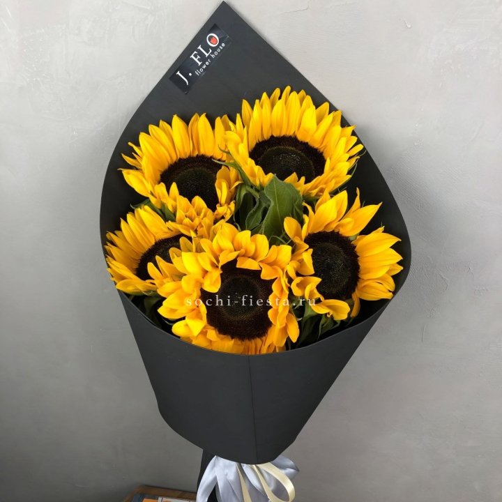 Букет из 5  подсолнухов в Волжские