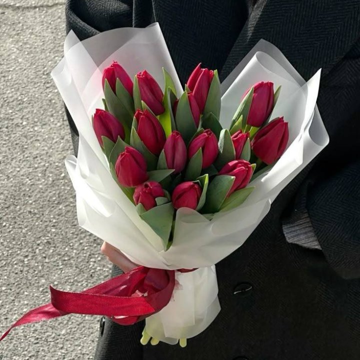 15 красных тюльпанов в Волжские