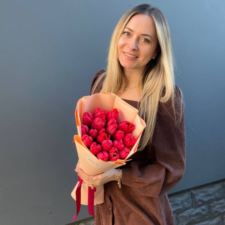  19 красных тюльпанов в Волжские