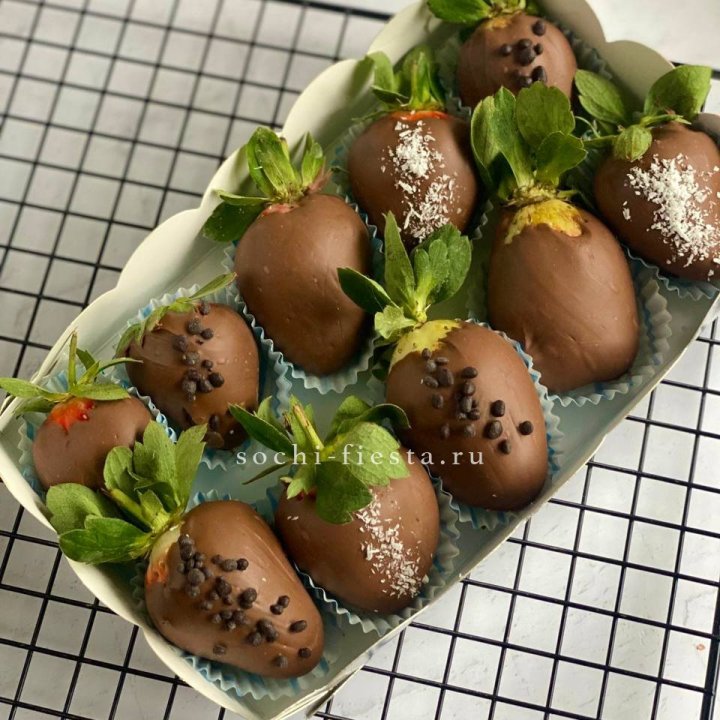 Клубника в шоколаде 10 ягод в Волжские