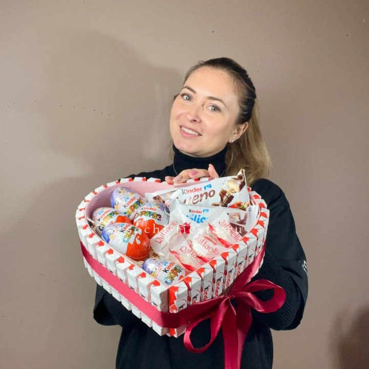 Подарочный набор сердце с Киндерами в Волжские