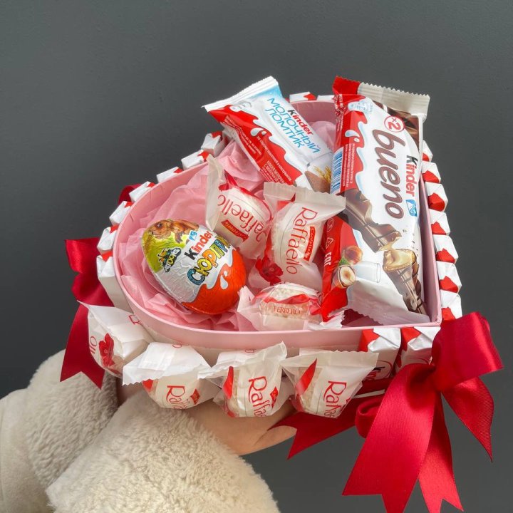 Бокс киндерами и раффаэлло в Волжские