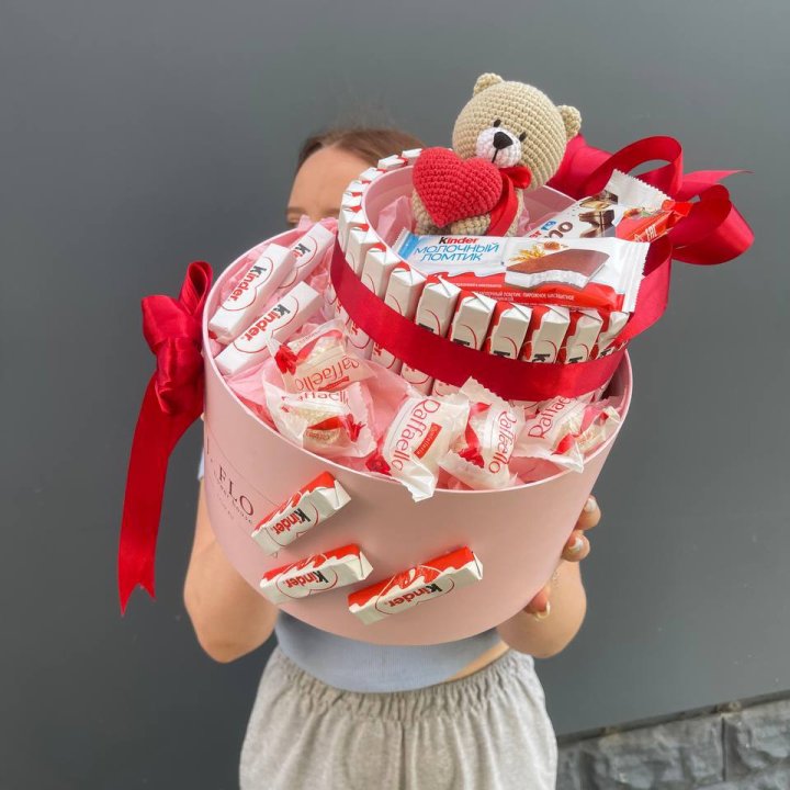 Бокс киндерами и раффаэлло 2 в Волжские