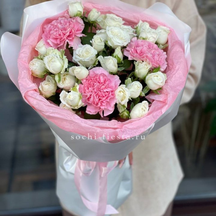 Букет розы с диантусами "Блэш" в Волжские