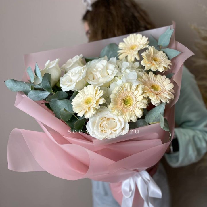 Букет роз, гортензии, гербер  в Волжские