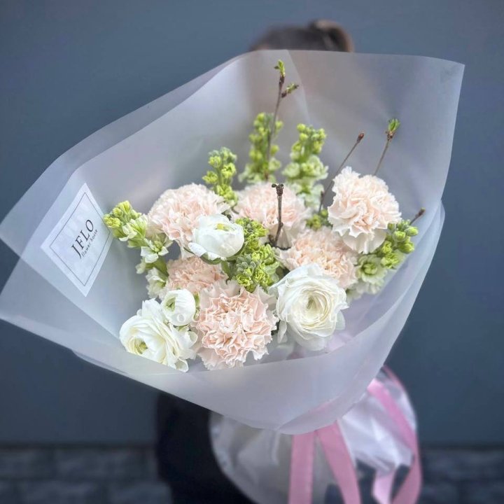 Букет маттиолы и ранункулюсов  в Волжские