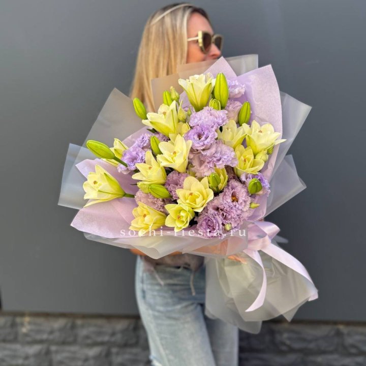  Букет лилий и эустом в Волжские