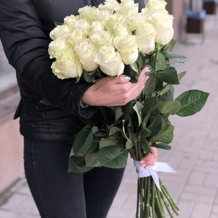 Голландские розы белые в Волжские