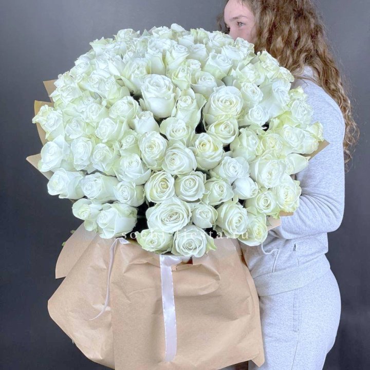 101 белая высокая импортная роза в Волжские