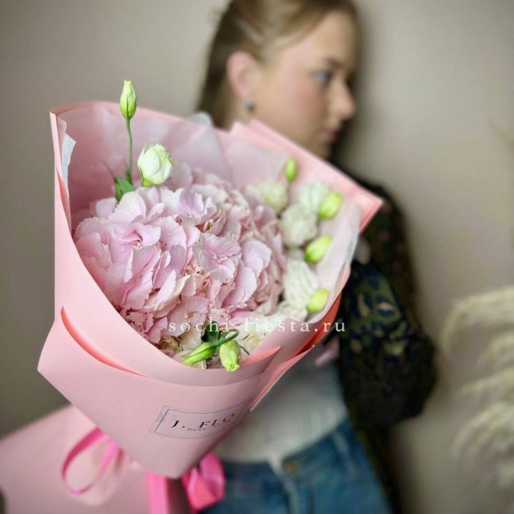 Букет с гортензией №2 в Волжские