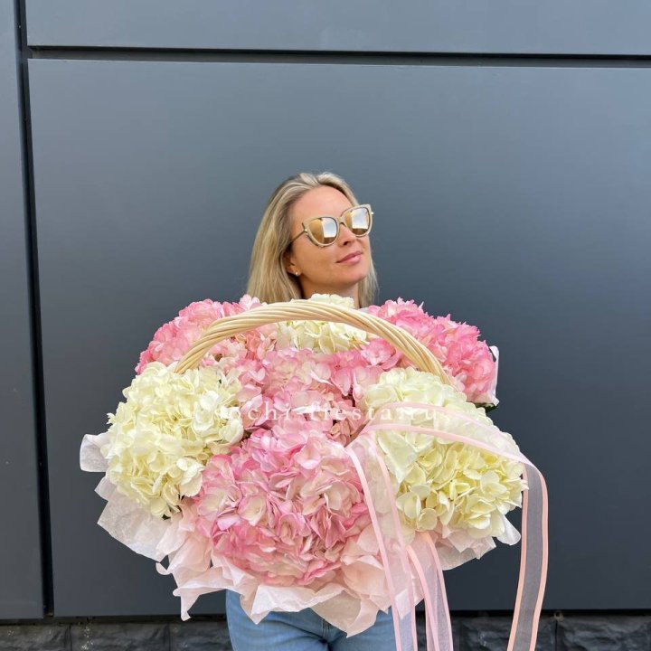 7 гортензий в корзине в Волжские