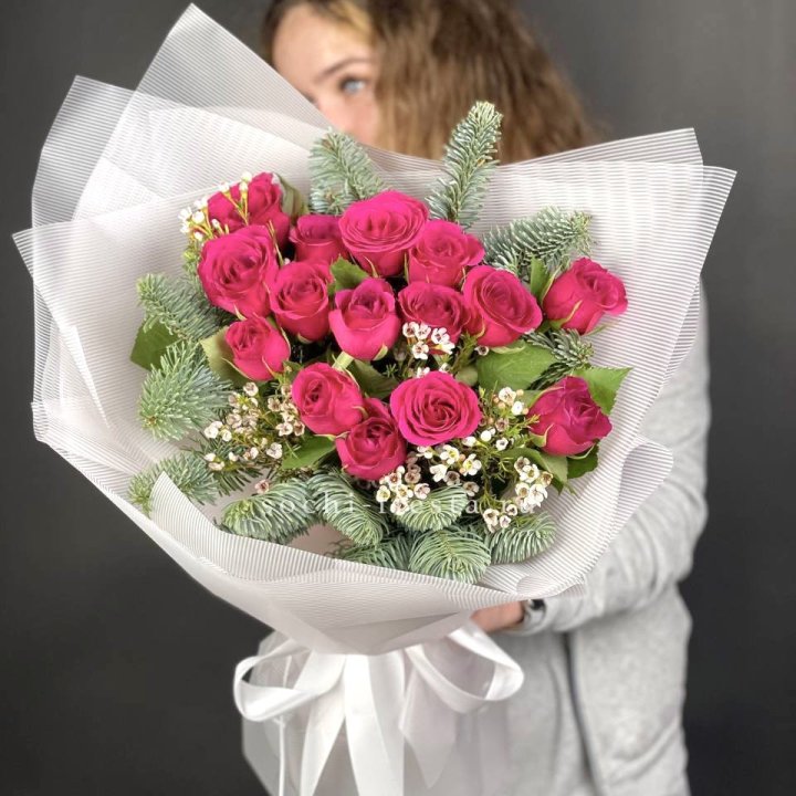 Новогодний букет Елки и Розы в Волжские