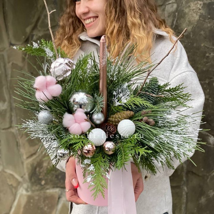 Новогодняя композиция в коробке пинк в Волжские