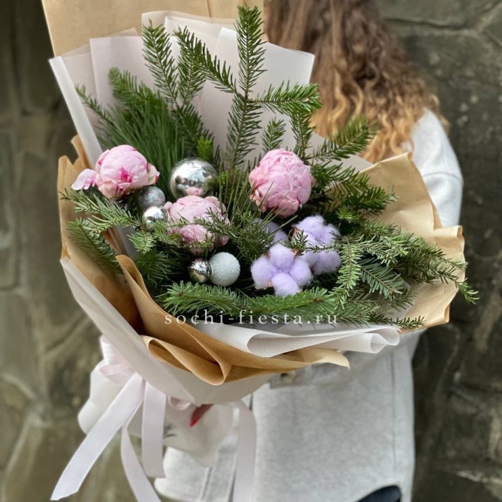 Новогодний букет с пионами  в Волжские