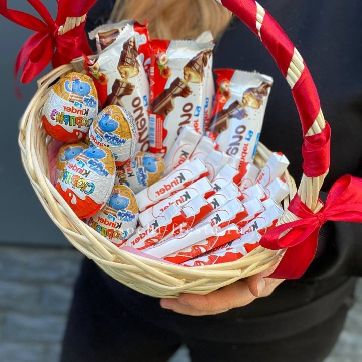 Корзина с киндерами  в Волжские