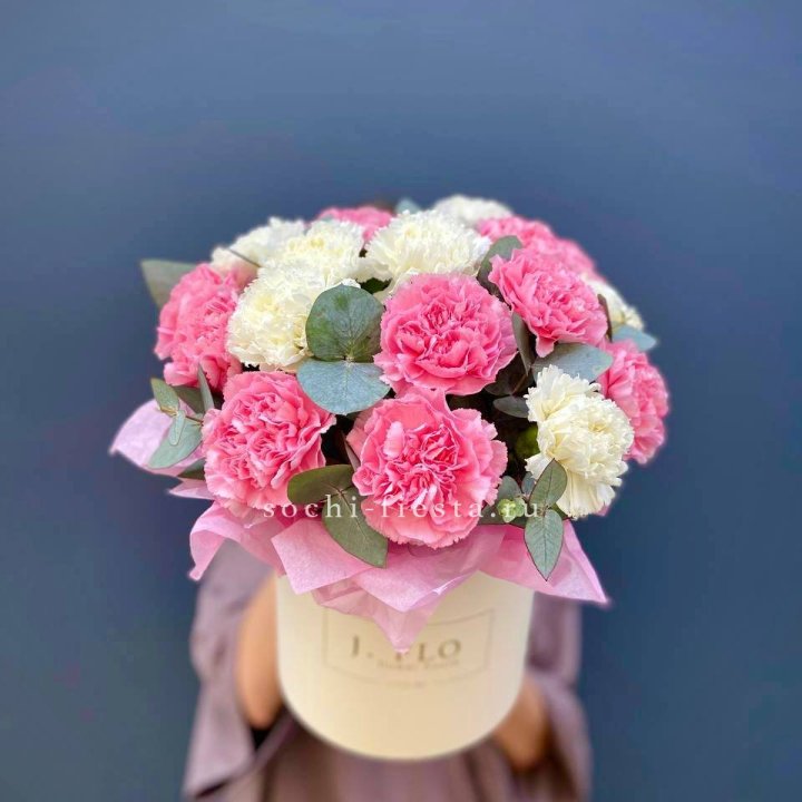 Диантусы в цилиндре в Волжские