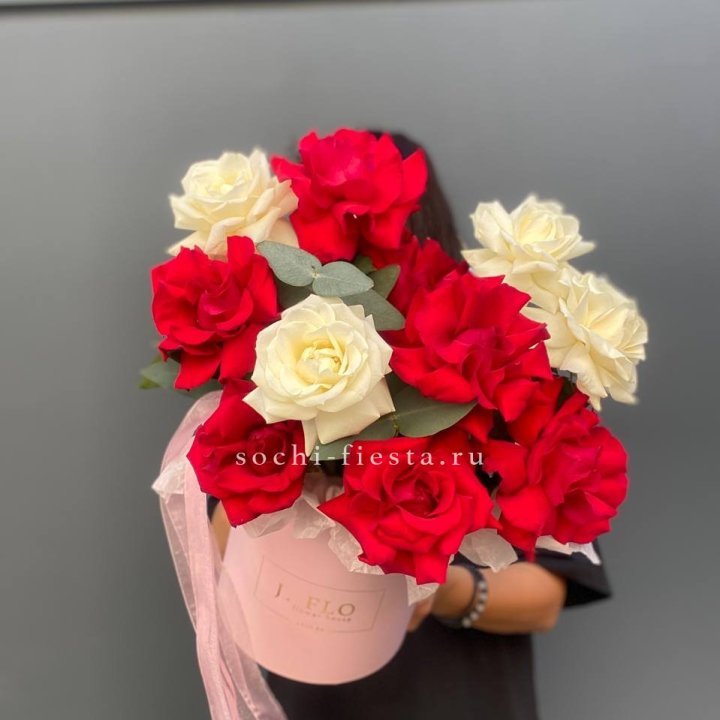 13 Французских роз в боксе в Волжские
