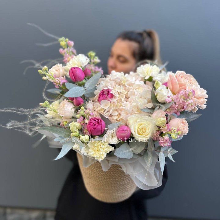 Цветочная композиция в джутовом боксе  в Волжские