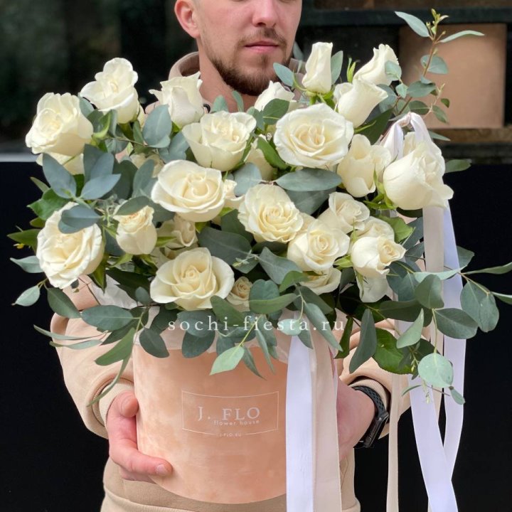 41 белая роз в бархатном боксе в Волжские