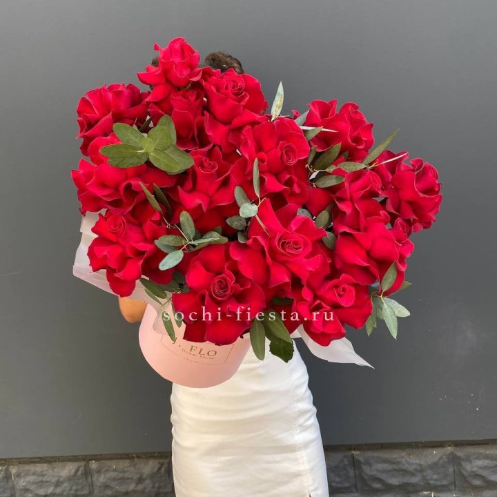 Бокс из 17 французских роз в Волжские