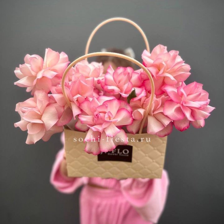 Сумочка розовых роз Венди в Волжские