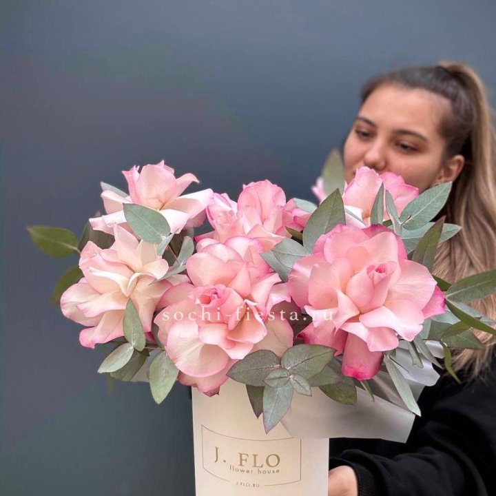 7 Французских роз в боксе в Волжские