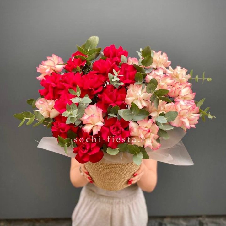 25 Французских роз в джутовом кашпо  в Волжские