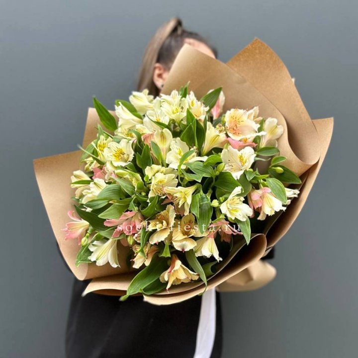 Букет альстромерий в крафте в Волжские