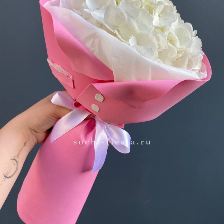 Гортензия в розовом пиджаке в Волжские